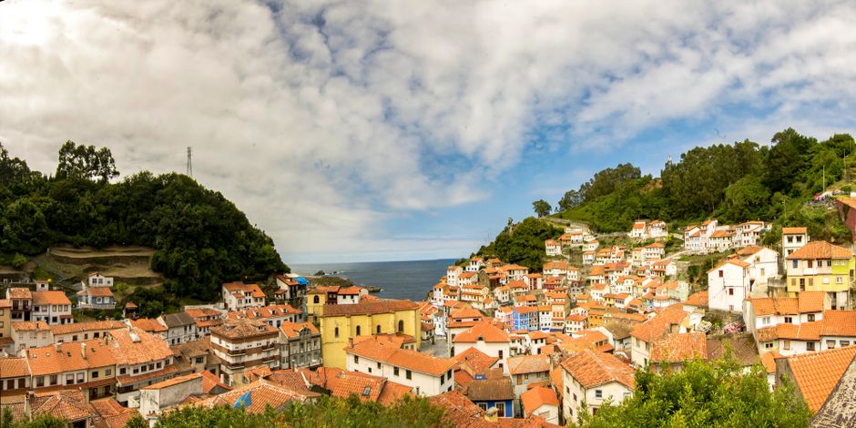 Casas de colores del puerto pesquero de Cudillero, Asturias