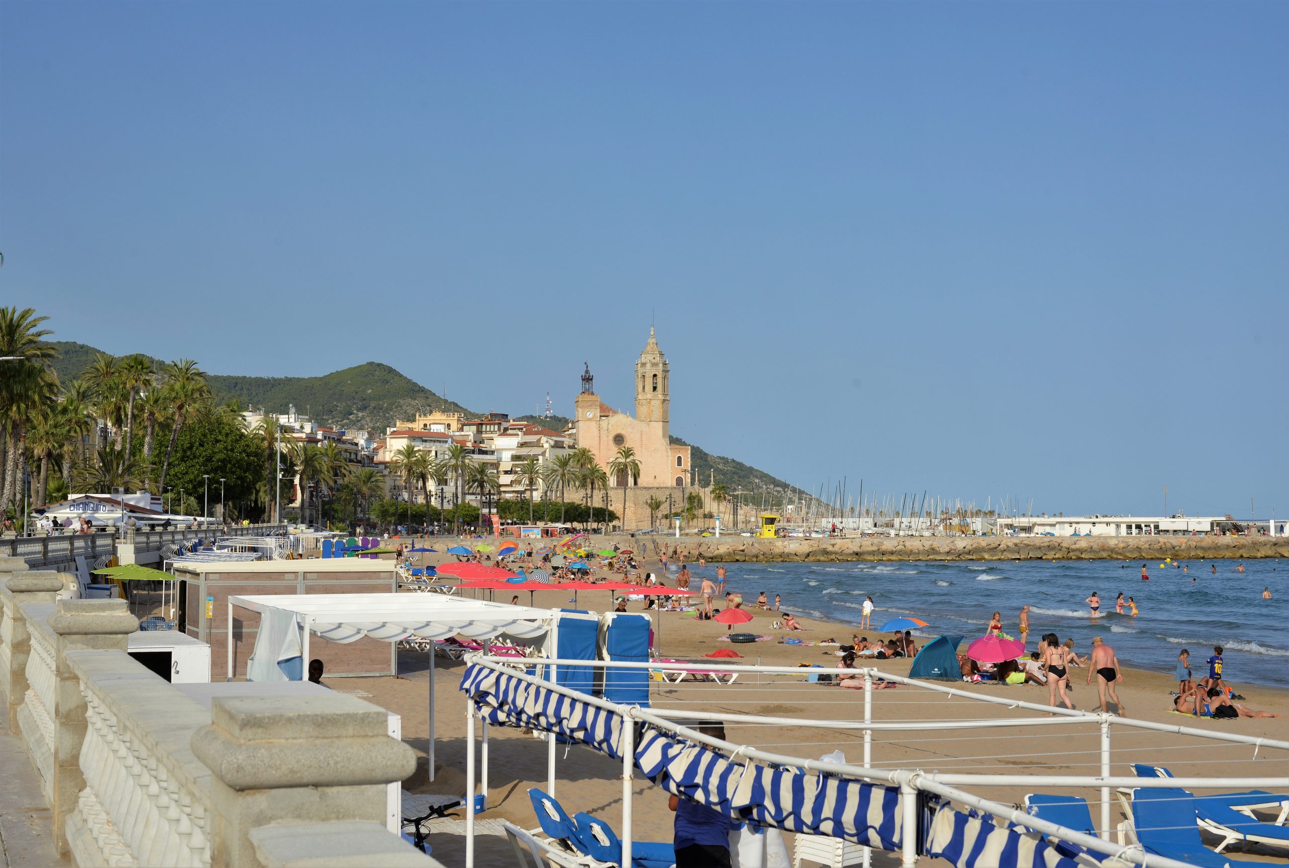 Paseo marítimo de Sitges al atardecer