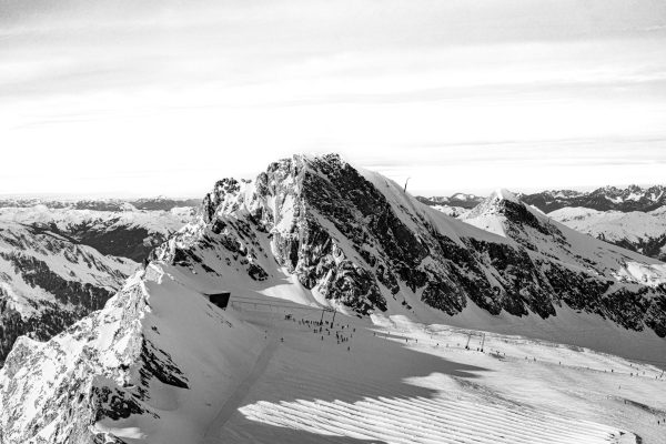 Pistas de esquí en un glaciar alpino